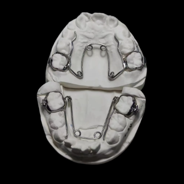 custom removable orthodontic appliance with orthodontic wire design